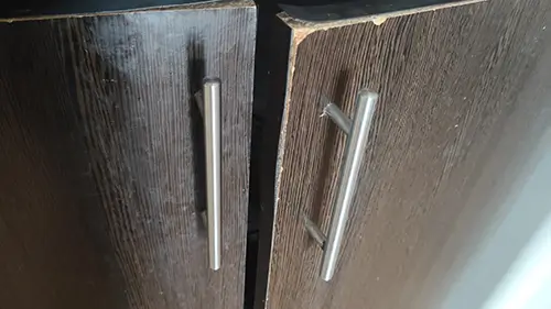 Where to Put Door Handles on Kitchen Cabinets?